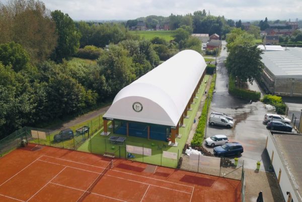 Realizzazione copertura campo padel in Belgio SMASHING CLUB – Le Roelux