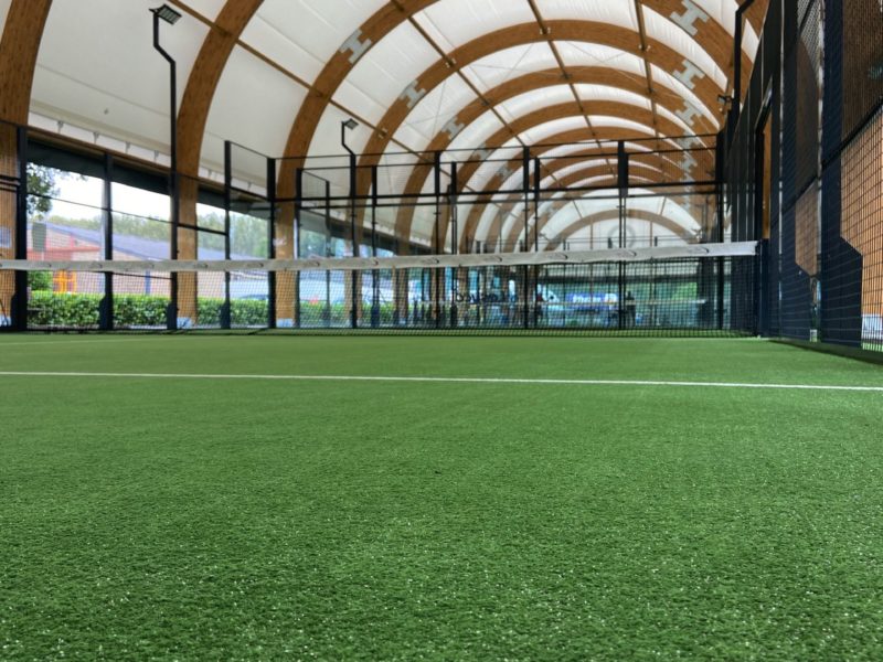 Realizzazione copertura campo padel in Belgio SMASHING CLUB – Le Roelux