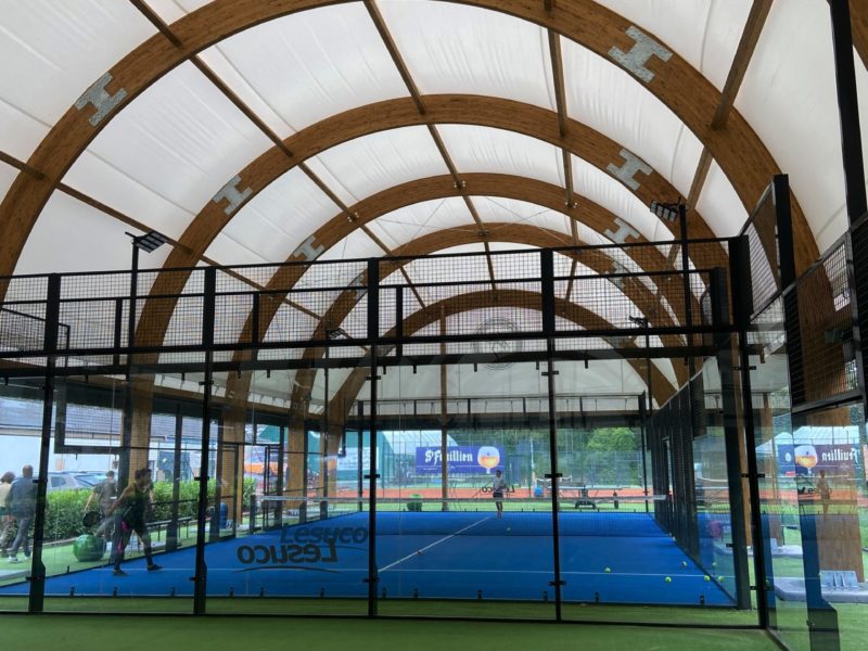 Realizzazione copertura campo padel in Belgio SMASHING CLUB – Le Roelux